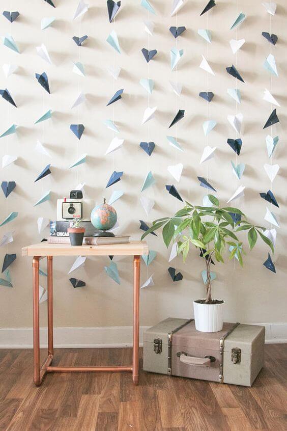 Декор из самолетиков из бумаги