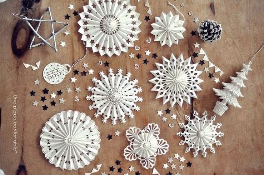 Делаем и вырезаем красивую снежинку из бумаги