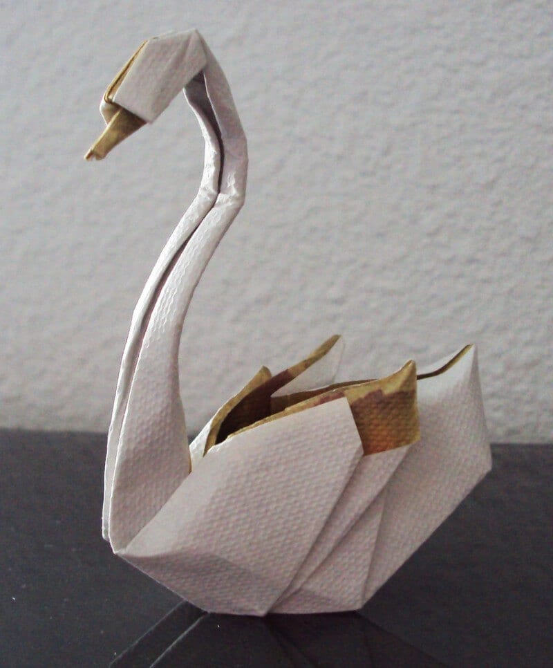 making a swan out of paper