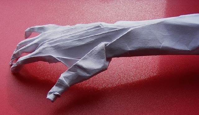 making a hand out of paper