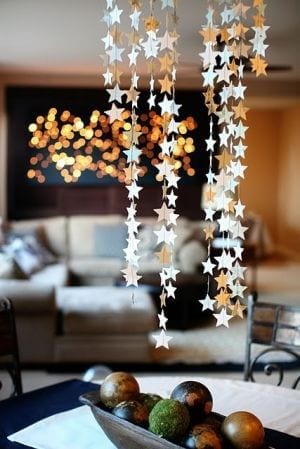 How do you make a six pointed snowflake