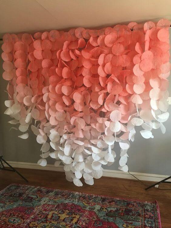 How do you make a construction paper garland