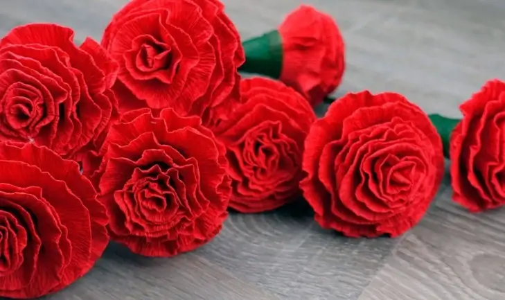 How to make a carnation out of paper?